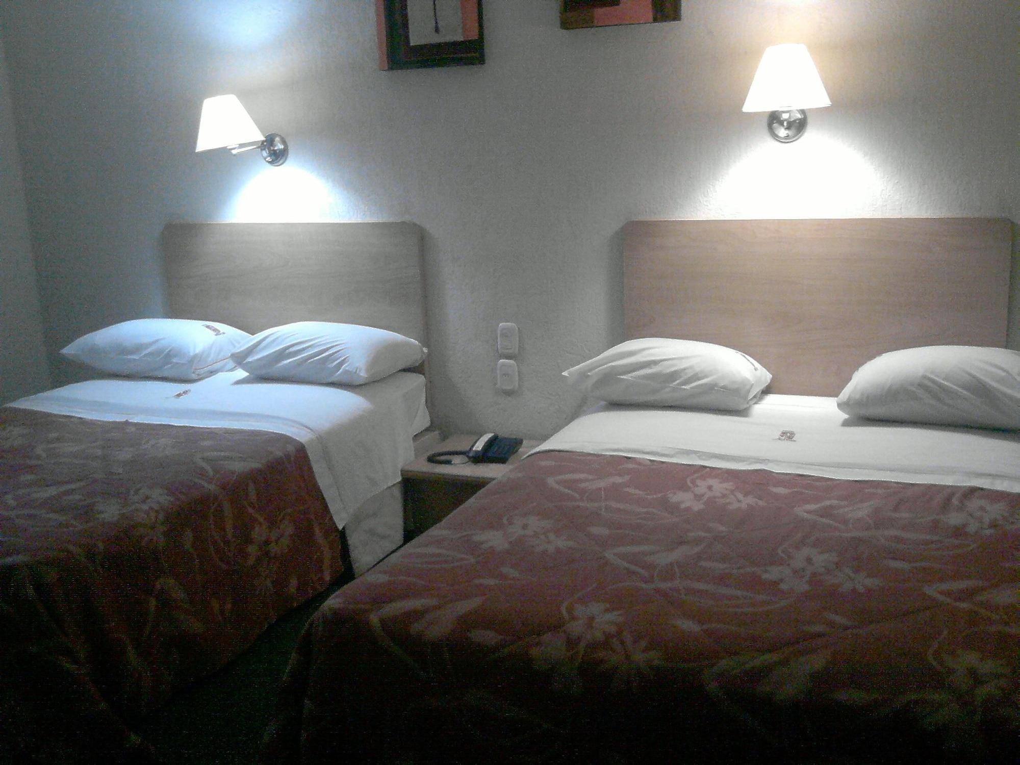 Hotel Castilla Y Leon Гуадалахара Екстериор снимка
