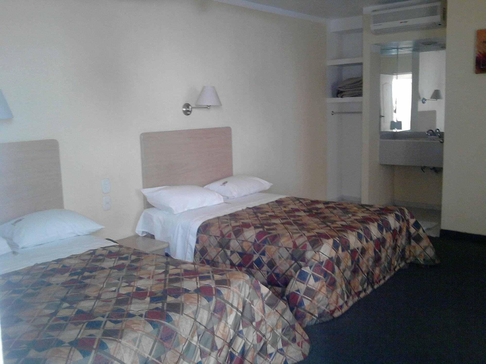 Hotel Castilla Y Leon Гуадалахара Екстериор снимка