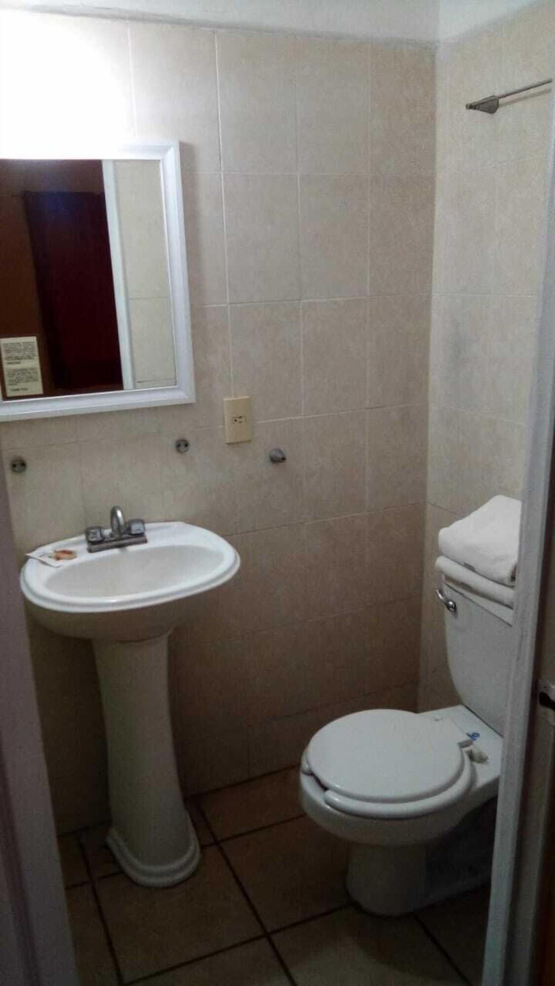 Hotel Castilla Y Leon Гуадалахара Екстериор снимка
