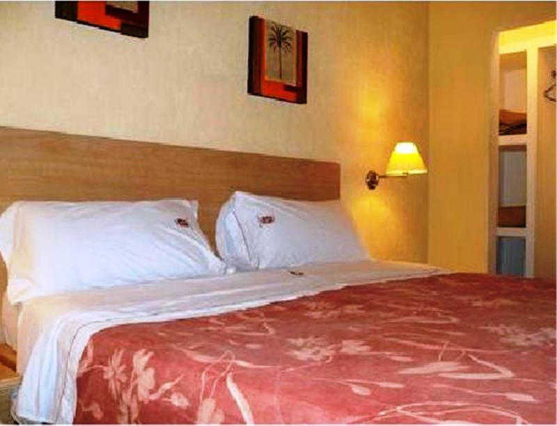 Hotel Castilla Y Leon Гуадалахара Екстериор снимка